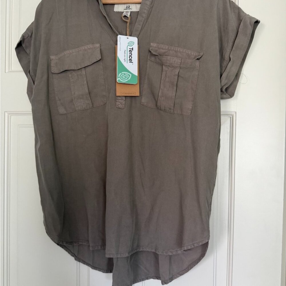 Thread & Supply Women's blouse  top - Small  (NWT)